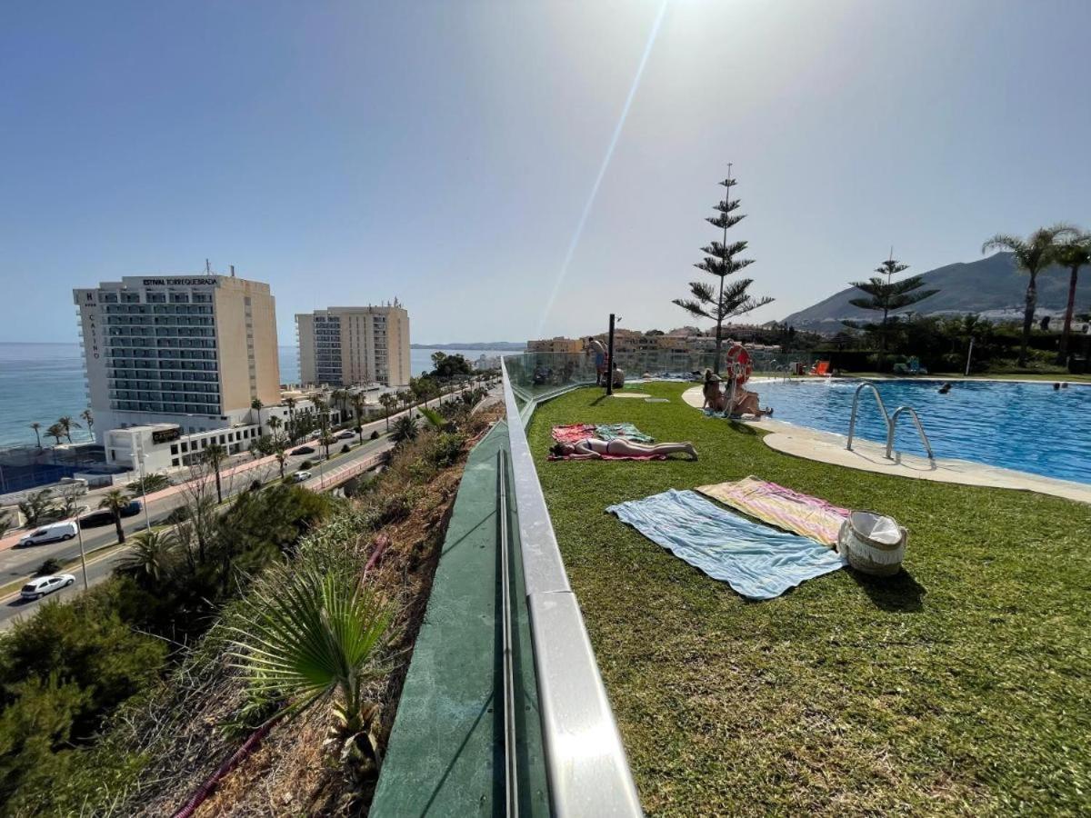 Beach And Pool Holidays At The Grand Coloso Беналмадена Екстериор снимка