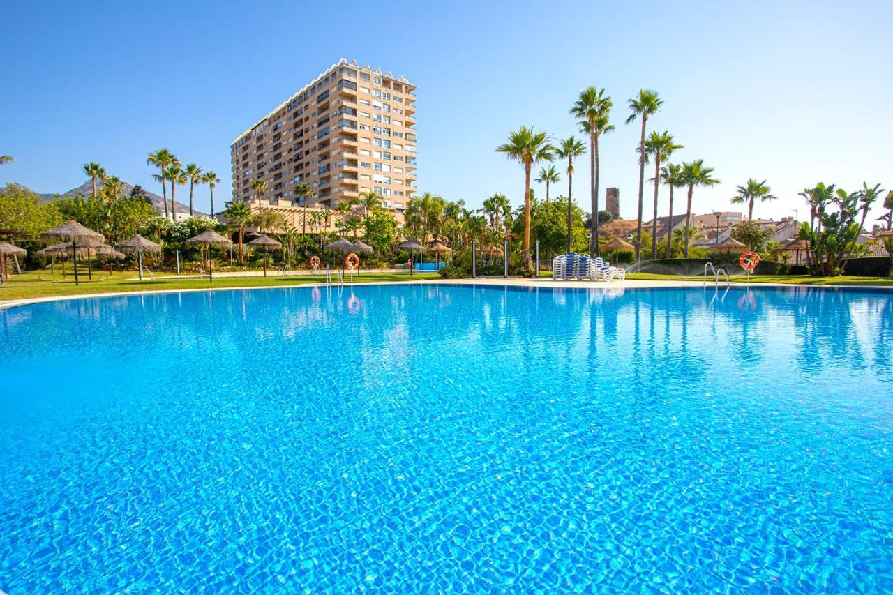 Beach And Pool Holidays At The Grand Coloso Беналмадена Екстериор снимка